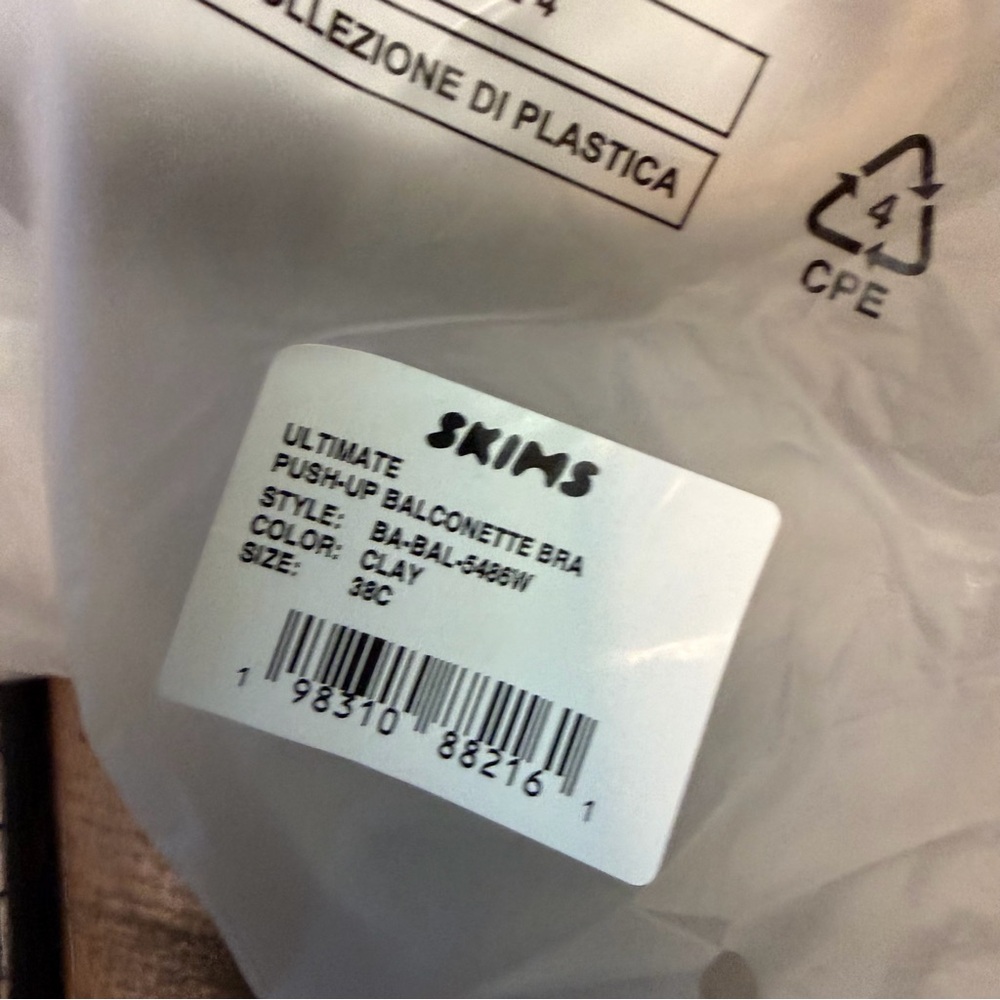SKIMS Tan Bra - Picture 2 of 3